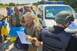 Ukraińscy jeńcy wrócili do kraju 