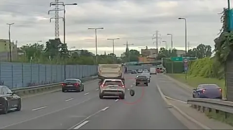 "Jechałem do pracy, gdy nagle spostrzegłem mijające mnie koło"