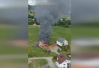 Płomienie ogarnęły cały budynek, strażacy wynieśli butlę z gazem