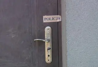 Mieli czworo dzieci, dwoje nie żyje. Matka zmarła w połogu, ojciec jest w areszcie