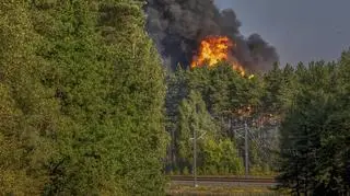 Pożar na obrzeżach Wilna. Płonęło osiem wagonów z gazem skroplonym