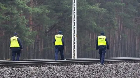 PUŁAWY ZERWANA SIEĆ TRAKCYJNA NAD TORAMI