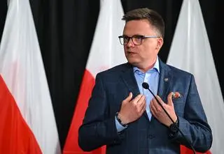 Hołownia pozywa posłów PiS. W trybie wyborczym