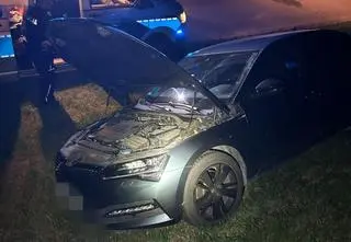 Auto utknęło na skarpie, w środku pięciolatek. Pijana matka "nie potrzebowała pomocy"