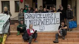 Protest IDK w UM w Cisnej przeciwko odstrzałowi niedźwiedzi