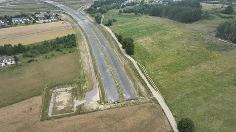 Zjazd z obwodnicy prowadzi w pole