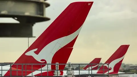 Qantas lotnisko sydney australia shutterstock_1710658291