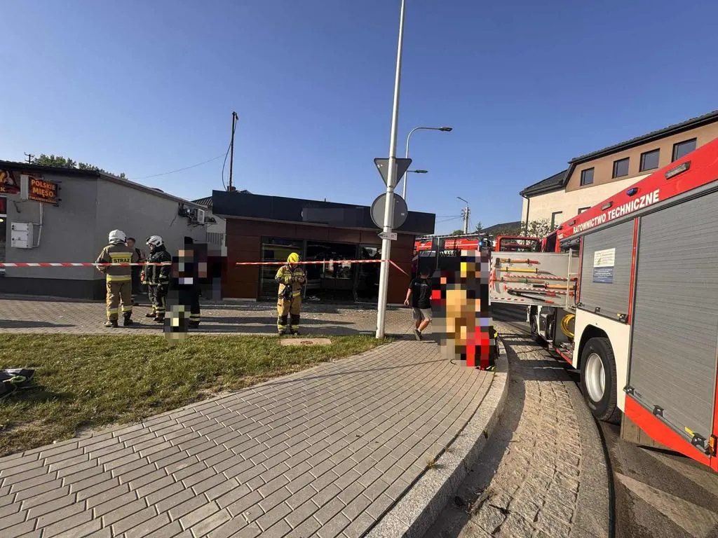 Kierowca wjechał w witrynę piekarni 