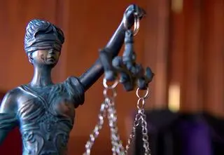 Ekspedientkę zaatakowała tłuczkiem do mięsa. Obrońca dowodził, że nie jest to niebezpieczne narzędzie