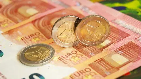 euro pieniadze monety kasa shutterstock_2469511877