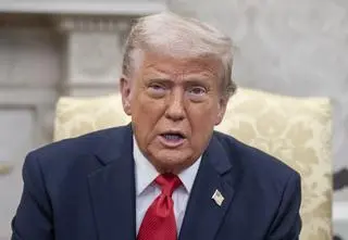 "Jeżeli będziemy musieli, zagramy ostro". Trump przestrzega