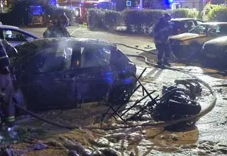 Śmiertelny wypadek w Warszawie. Motocyklista przebił bariery, uderzył w trzy auta