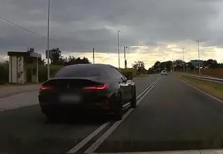 Ścigali się na drodze wojewódzkiej. Nagranie jest już w posiadaniu policji
