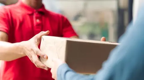 Odebrała paczkę, została oszukana (zdj. ilustracyjne) 