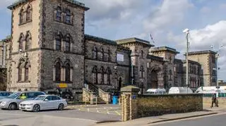 Znów przez pomyłkę wypuszczono więźnia. Pilne poszukiwania