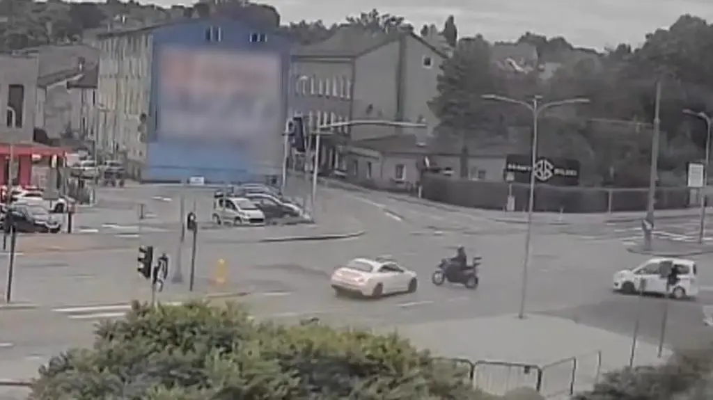 Kamery monitoringu zarejestrowały moment wypadku