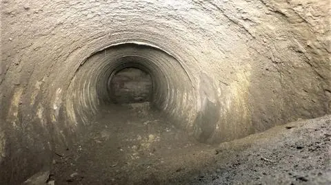 Stary betonowy kanał w śladzie dawnej rzeczki