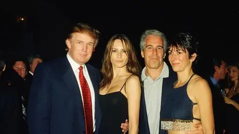 Donald Trump i jego ówczesna dziewczyna - przyszła żona - Melania Knauss oraz Jeffrey Epstein i jego partnerka Ghislaine Maxwell. Zdjęcie wykonano w klubie Mar-a-Lago w Palm Beach na Florydzie 12 lutego 2000 roku