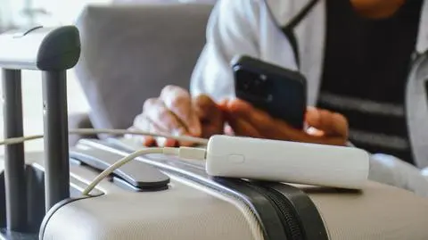 power bank shutterstock_2608517485