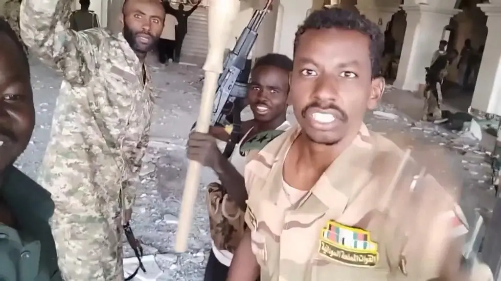 Chartum, Sudan. Żołnierze w pałacu prezydenckim