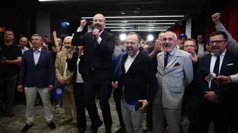 Inicjatorzy referendum. Z mikrofonem Jan Hoffman