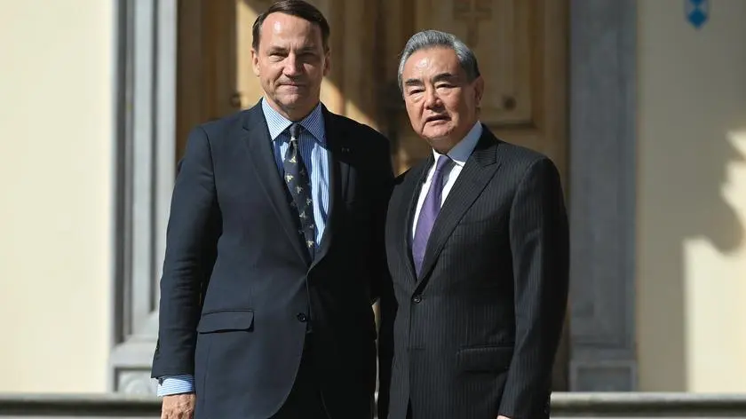 Szef chińskiego MSZ rozmawia z Sikorskim. W planach wizyta w Pałacu Prezydenckim