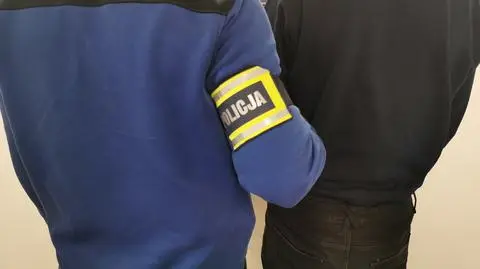 "Wsiedli do samochodu braci, kazali jechać do lasu, tam pobili ich pałką teleskopową"