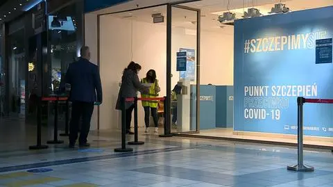 Punkt szczepień w centrum handlowym w Bytomiu