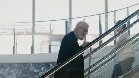 Kilkadziesiąt tysięcy kilometrów z "ekipą cieni". Jak powstawał film o księdzu Bonieckim 