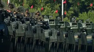 Wystartowały samoloty, czołgi w gotowości