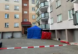 Przed blokiem zabił nożem byłą żonę