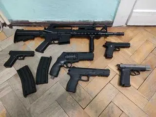 Zabezpieczone przedmioty, atrapy broni