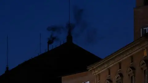 Czarny dym po pierwszym głosowaniu