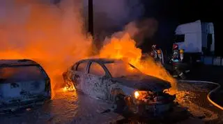 Auta stanęły w płomieniach 