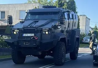 Wysiadł z auta, miał obrażać obcokrajowców. Znaleziono przy nim broń