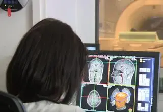Miesiącami czekają na badania obrazowe. "Często diagnozowani przez lekarzy innych specjalności"