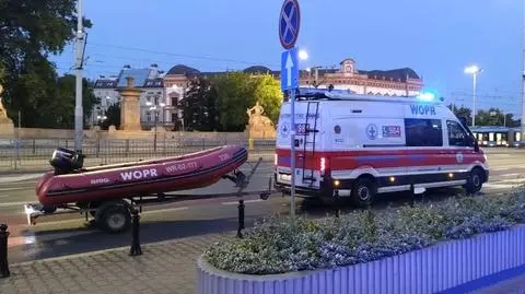 Pijany mężczyzna w fosie