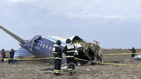 Miejsce katastrofy samolotu pasażerskiego w pobliżu miasta Aktau w Kazachstanie