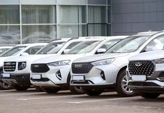 Subsydia, "brutalna konkurencja" i "wojna cenowa". Jak samochody z Chin prześcigają konkurencję