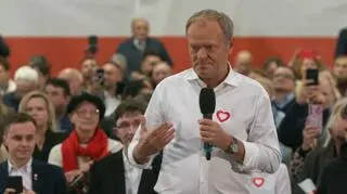 Krzyki na spotkaniu z premierem. Tusk: proszę się uspokoić 