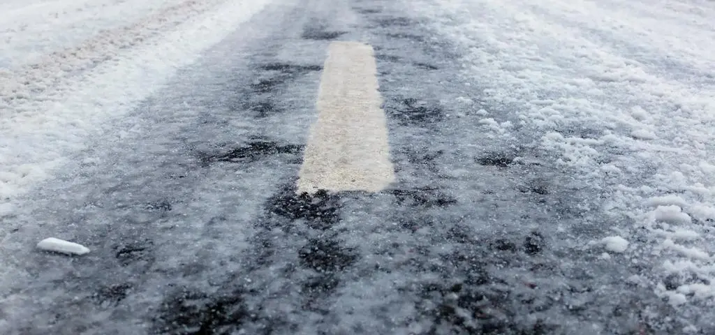 Opady marznące. IMGW zaleca dużą ostrożność