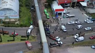 Meksyk. Pociąg towarowy uderzył w piętrowy autobus