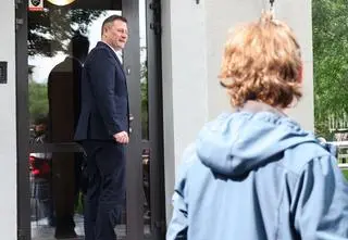Resort znika, minister odchodzi. "Nawet Ronaldo schodzi z boiska"