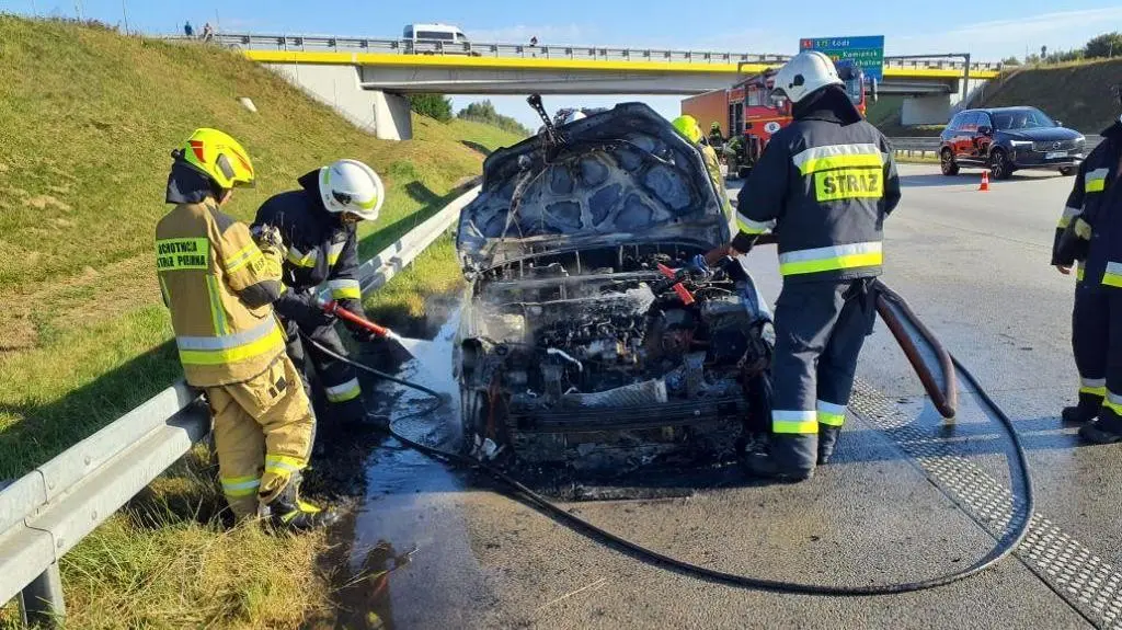 Samochód spłonął na autostradzie A1