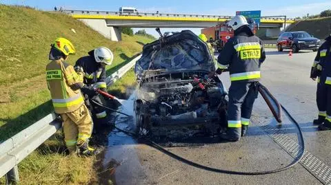 Samochód spłonął na autostradzie A1