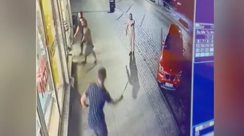Policja po ataku zatrzymała dwóch mężczyzn