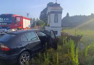 Pijany kierowca wjechał w kapliczkę