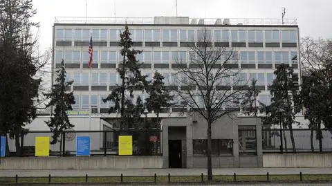 Ćwiczenia służb w budynku ambasady. Ulica Piękna będzie zamknięta