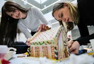 Zanim w święta powiesz bliskiej kobiecie "sama to sobie robisz" lub "nikt ci nie kazał"