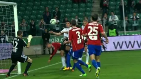 Gruzin zrobił swoje. Przepchnął się, strzelił [GOL 1:0]